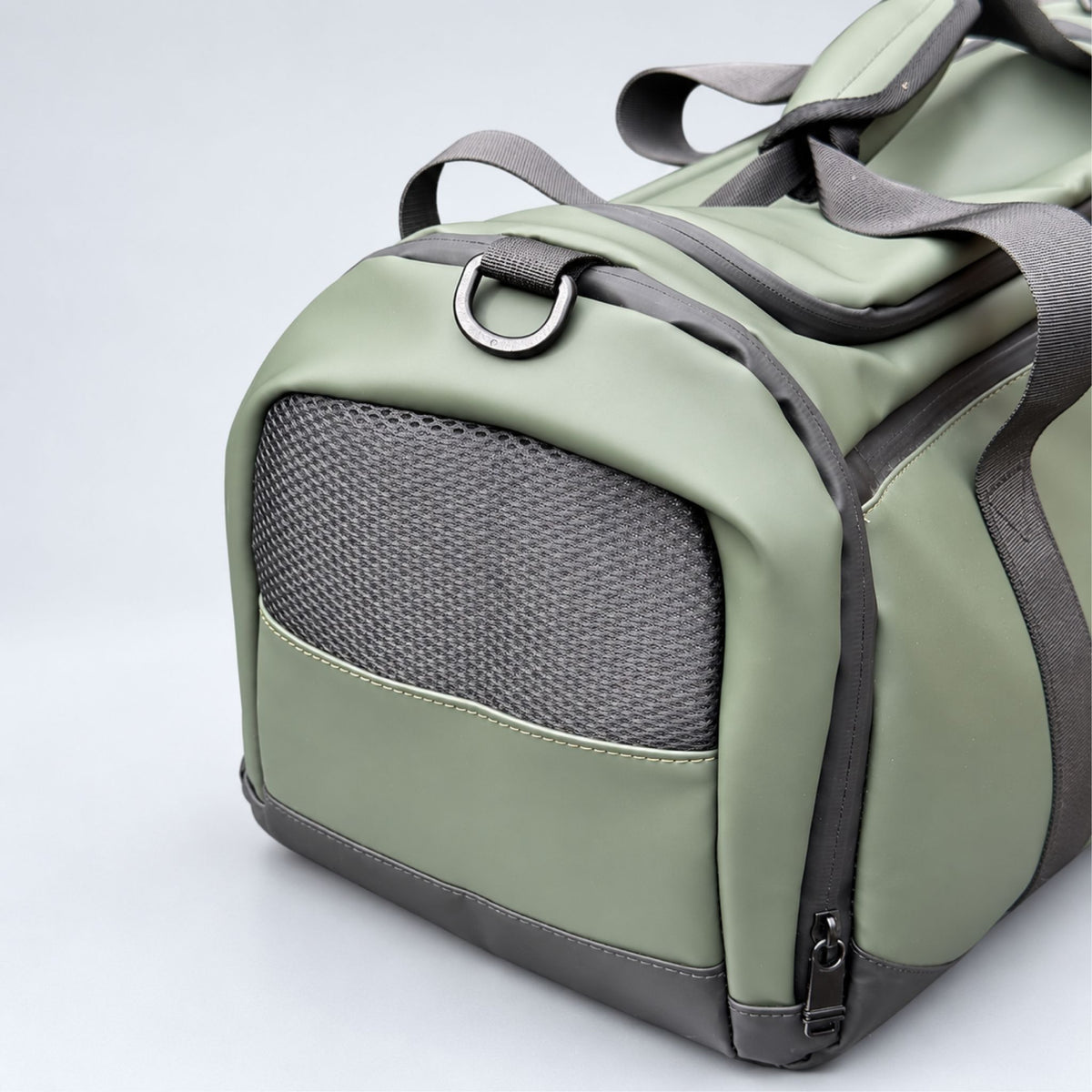 Green Transit duffle bag shoe compartment close-up #Colour_Green