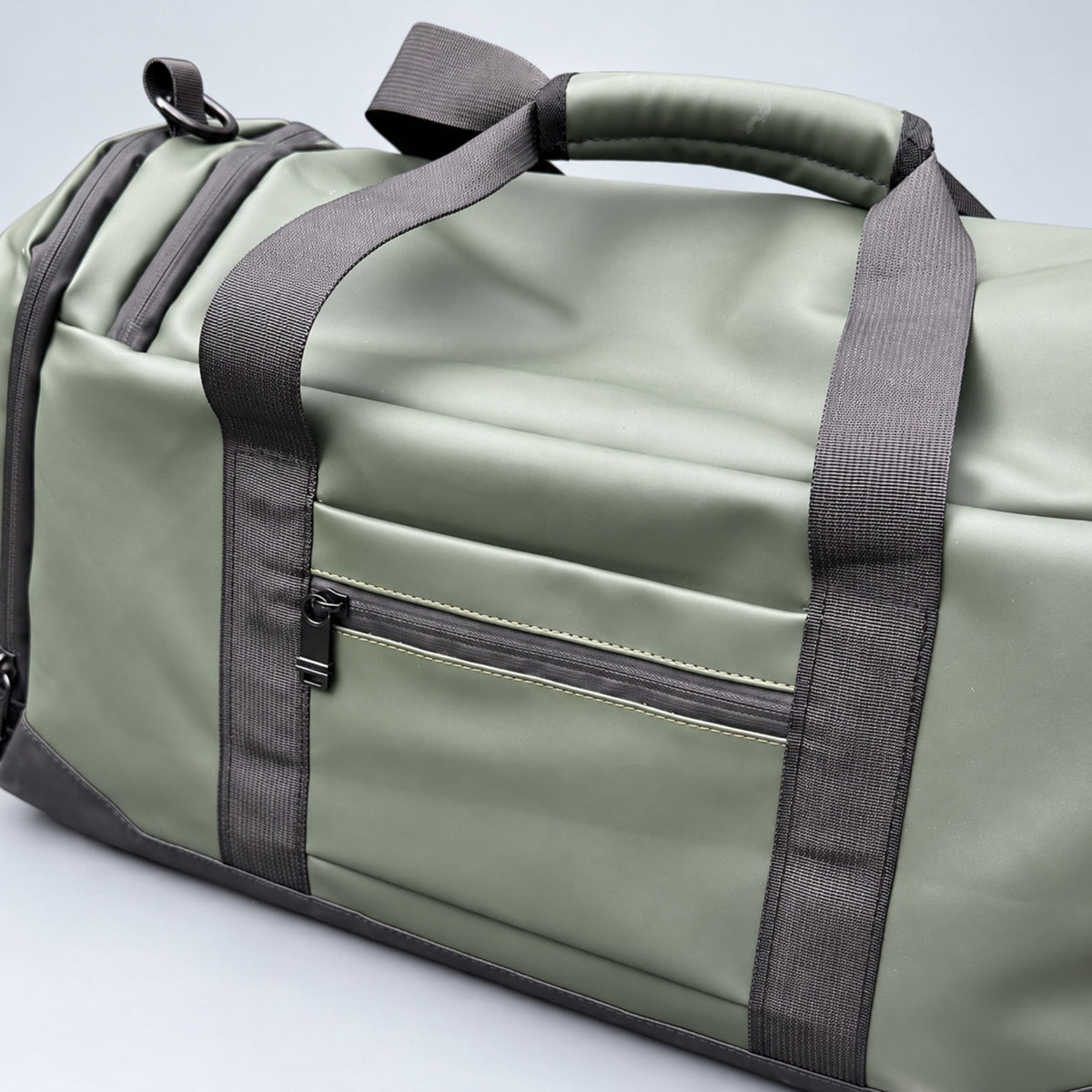 Green Transit duffle bag passport and phone pocket close-up #Colour_Green